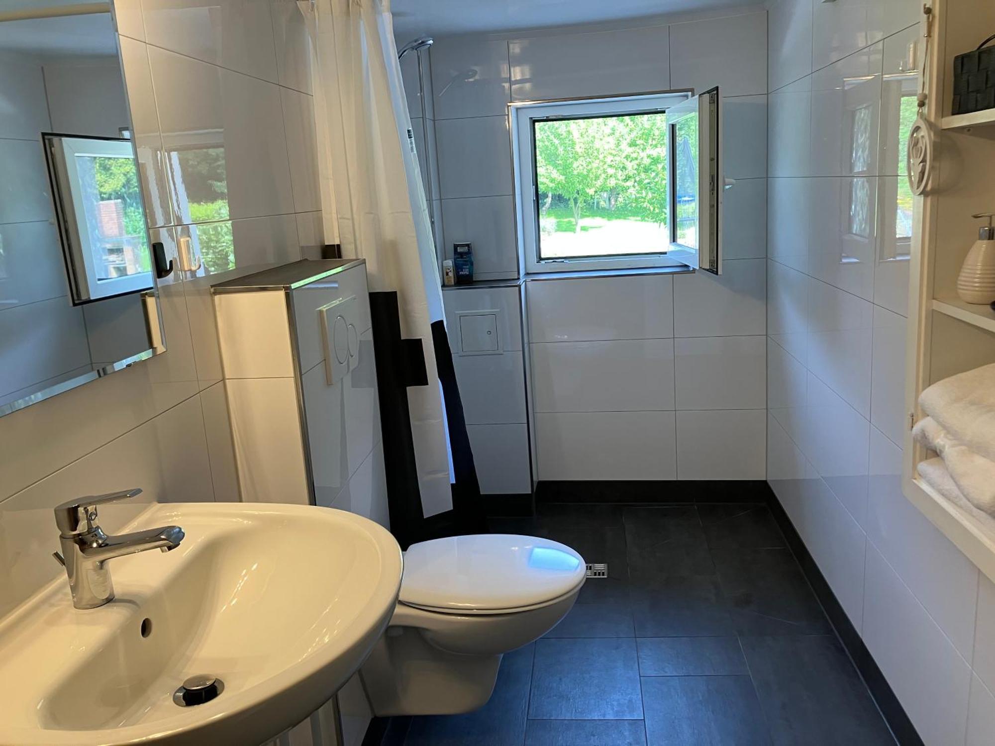 Apartment Im Gruenen Mit Balkon